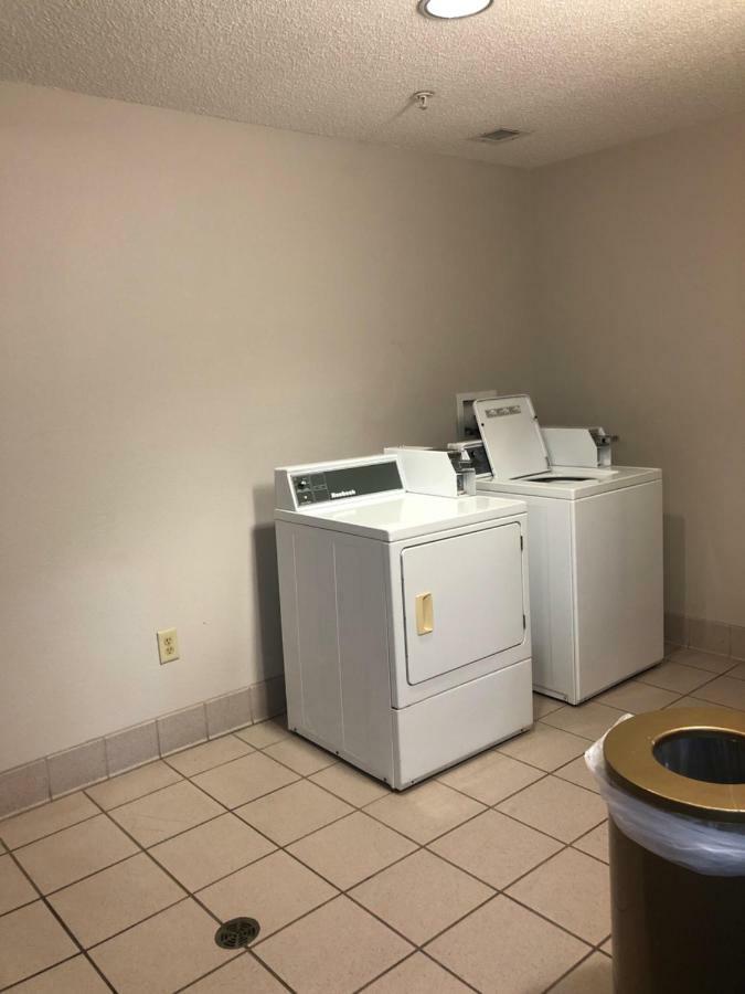 Millennium Inn Ellisville Buitenkant foto